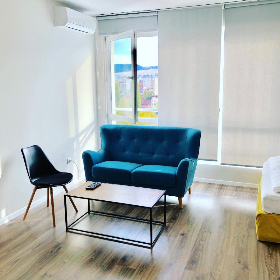 Turquoise And Magenta Apartment โซเฟีย ภายนอก รูปภาพ