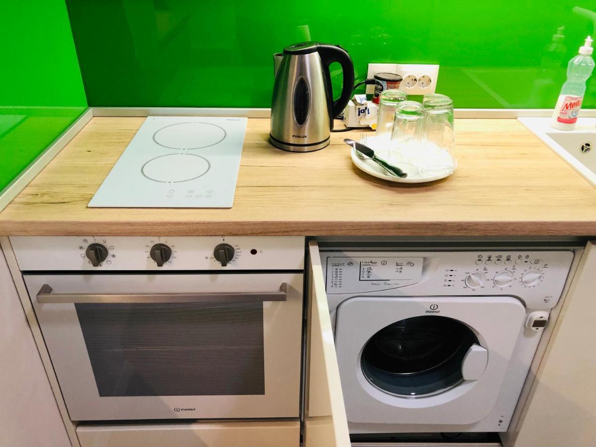 Turquoise And Magenta Apartment โซเฟีย ภายนอก รูปภาพ